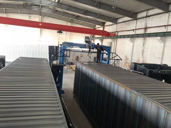 龍門(mén)集裝箱頂板直縫自動(dòng)焊接機