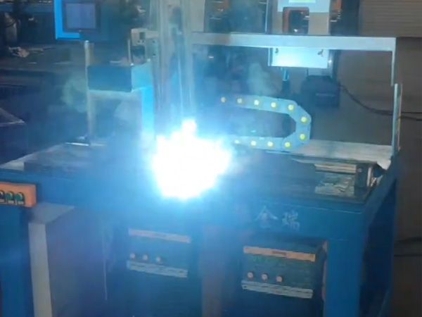 鋼結構檁托自動(dòng)焊